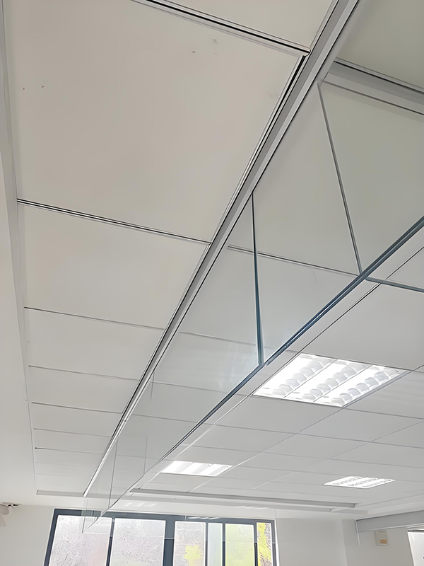 和静玻璃和静挡烟垂壁