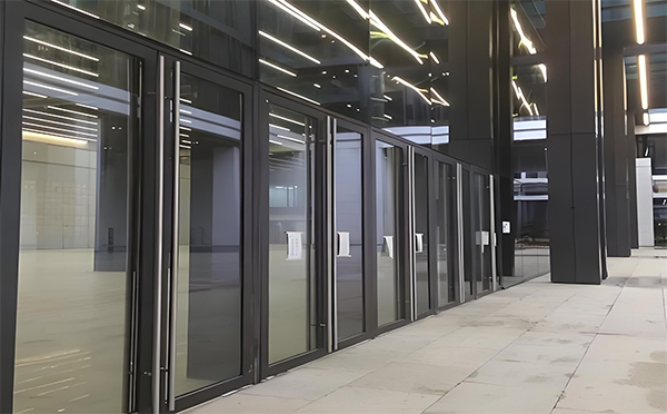 和静玻璃地弹门