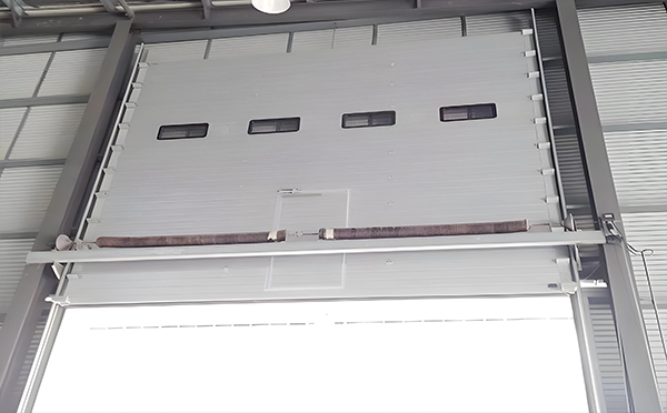 和静工业滑升门