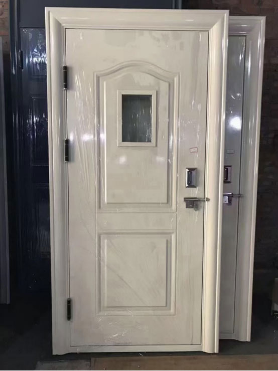 和静学校教室门