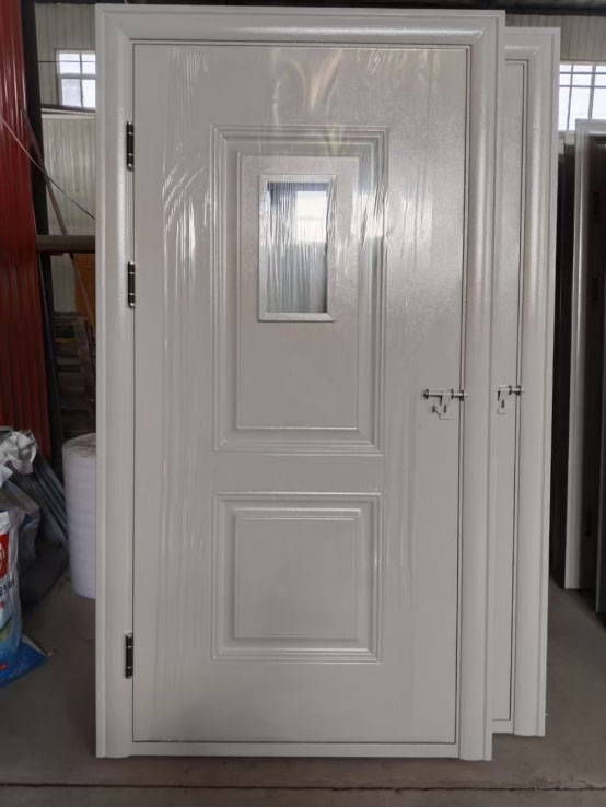 和静学校教室门