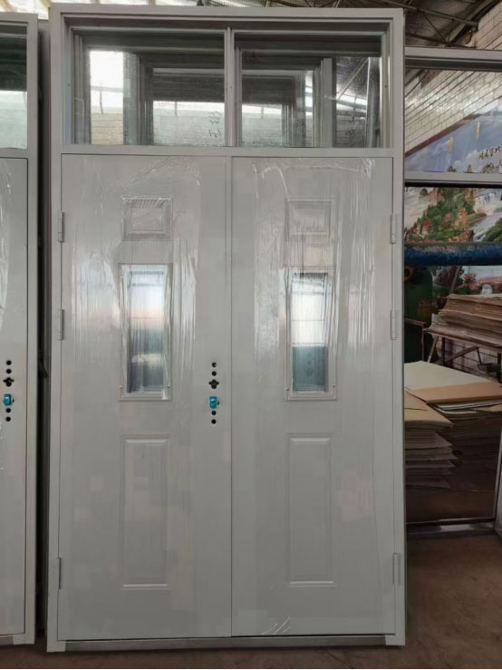 和静学校教室门