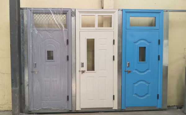 和静学校教室门