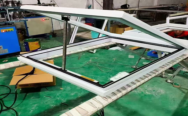 某地下车库出入口和静排烟窗配置工程