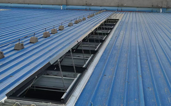 某城市大型商业综合体中庭和静排烟窗工程