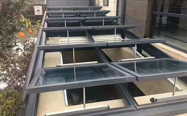 某轨道交通车辆维修车间和静排烟窗应用