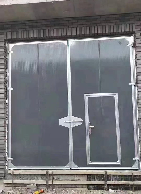 和静工业平开门在大型设备制造车间的应用实例