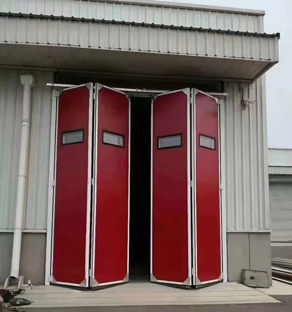 和静工业折叠门在大型装配车间出入口的应用实例