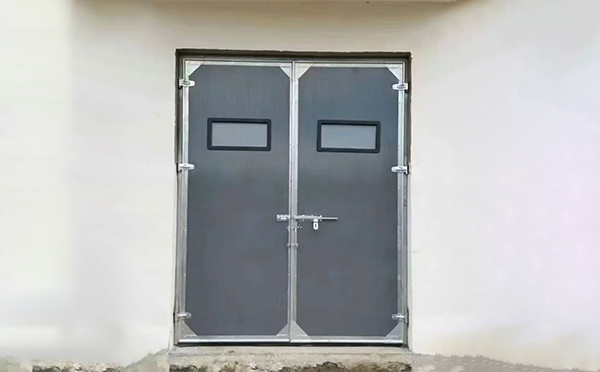 和静工业门在高温作业区域的运行表现