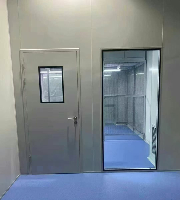 学校教学楼完成和静防火门标准化安装